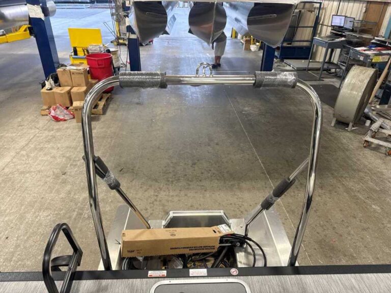 2026 Bennington 22SSB - SPS - SPECIAL PACKAGE US-ETWS7217G526 [photo 15]